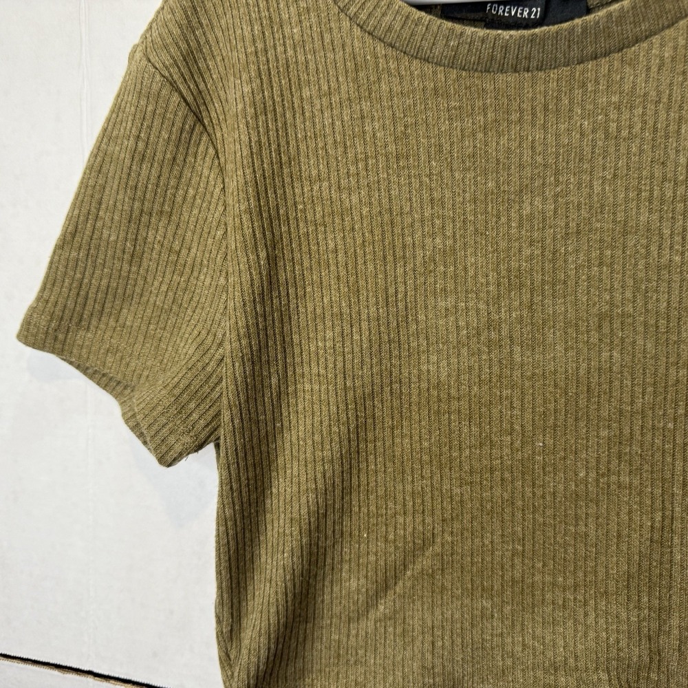 Forever 21 Women's Size Small Ribbed Olive Green Crop Top Shirt Sleeve Stretchy - Picture 4 of 6